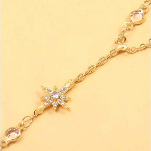 NEW Gold Star Connected Finger Chain Hand
Bracelet with cubic zirconia d… - Picture 6 of 6